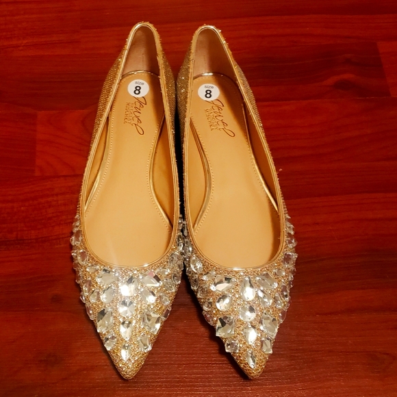 New Badgley Mischka Jeweled Pointed Toe Flats.  Champagne and Silver Comfortable - Picture 1 of 9